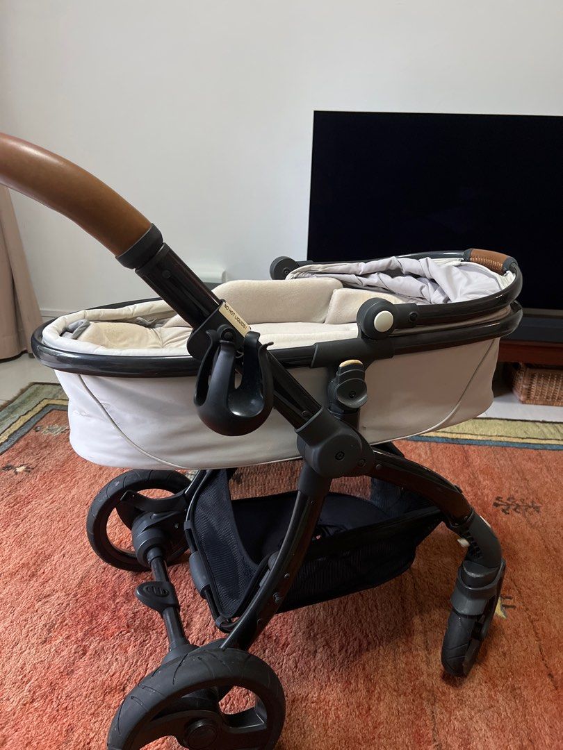 Egg jurassic store cream carrycot