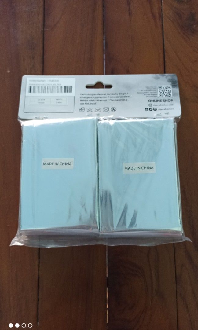 Eiger emergency blanket on Carousell