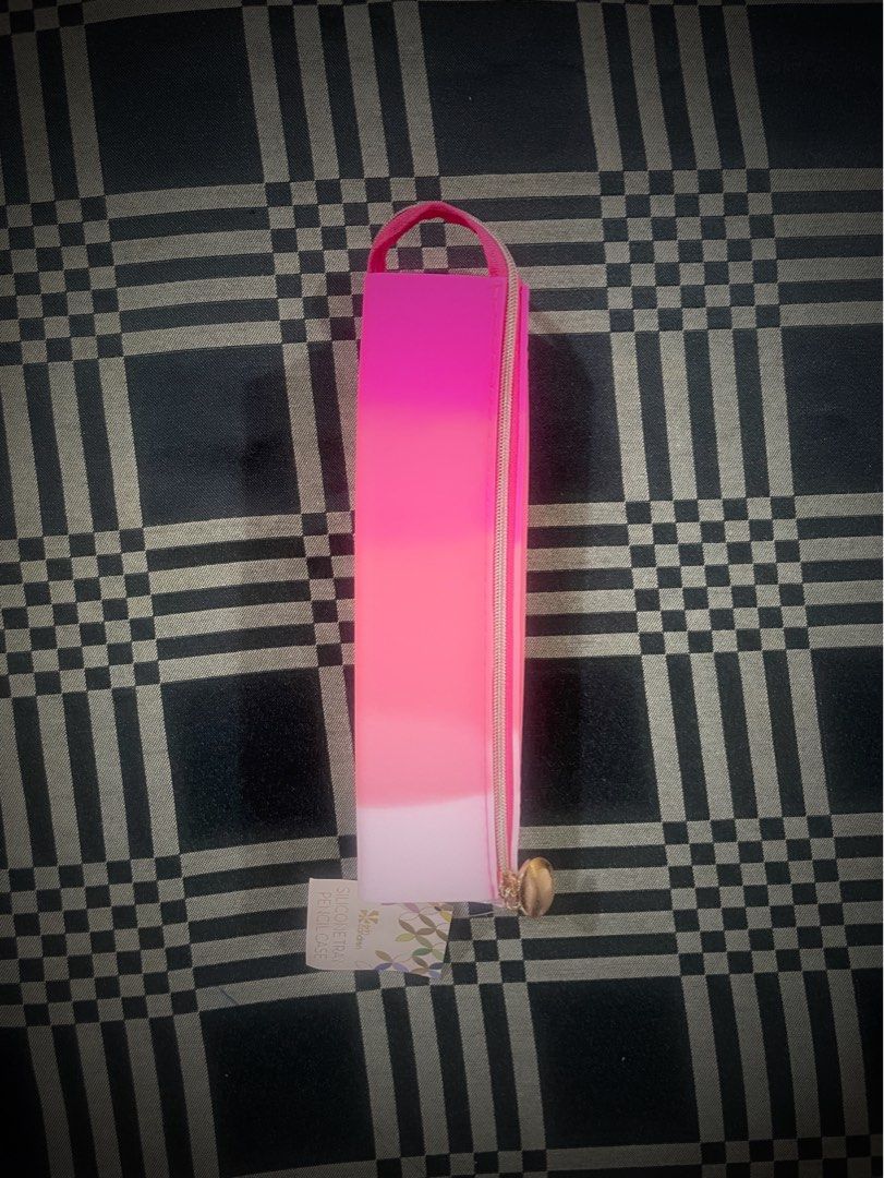 Erin Condren lay flat pencil case pink (Category: Stationery & School Supplies) located in Quezon City. Submitted by jujuloco (Listing ID 1242914842, Image 1). Description: Erin Condren silicone lay flat pencil case Brand new Seasonal surprise box exclusive item Mop: gcash or bpi .