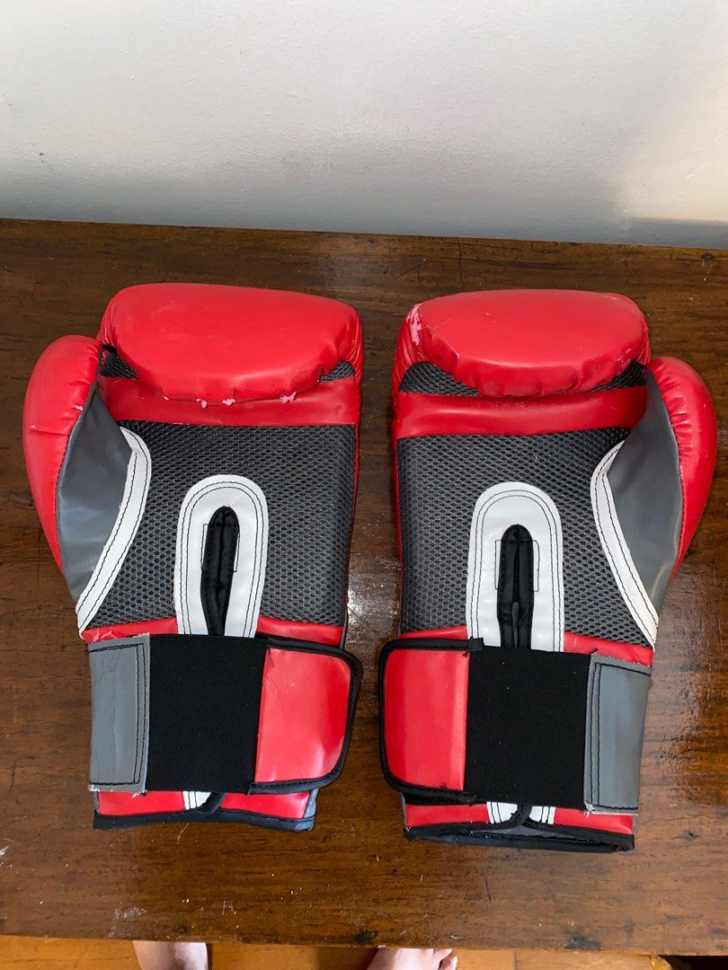 Everlast Red Pro Style Boxing Gloves 14 oz size on Carousell