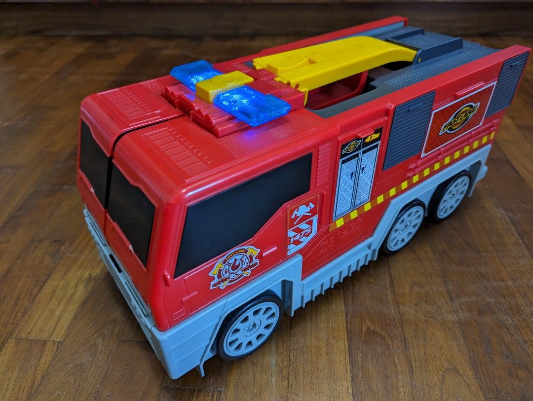 Fastlane Fire City Playset (transformable firetruck) + 2 firetucks + 1
