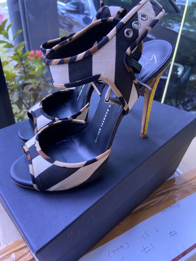 Giuseppe zanotti store black heels