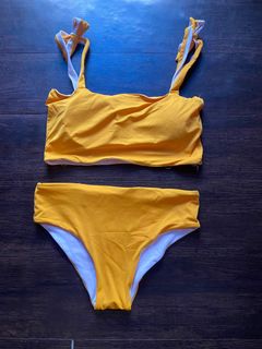 (Category: ) located in . Submitted by weekendwardrobe (Listing ID 1242923759, Image 1). Description: .