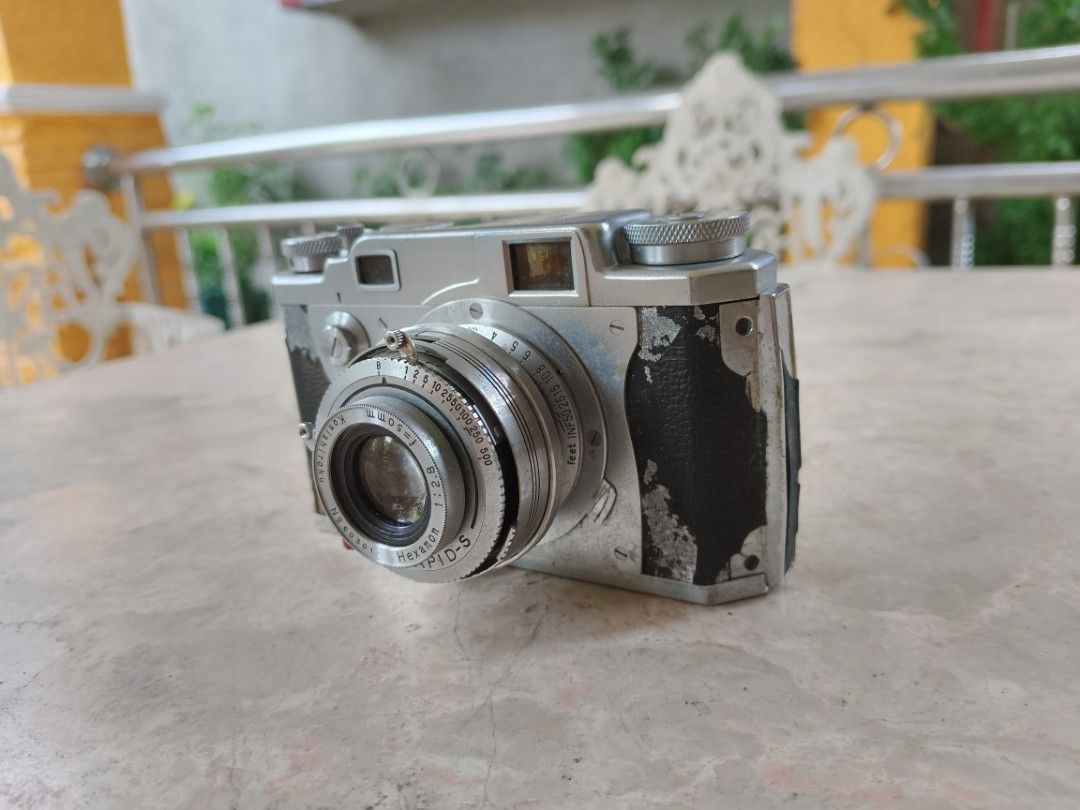 Konica 11 Ventage Film Camera (Category: Cameras) located in San Rafael. Submitted by edgardomabalot53 (Listing ID 1242970665, Image 2). Description: Konica 11 Ventage Film Camera AS IS NO TEST ( AS IS Condition, Need to repair, for Parts or Display, Collection Purposes Only ) With Strap, Cap Lens.