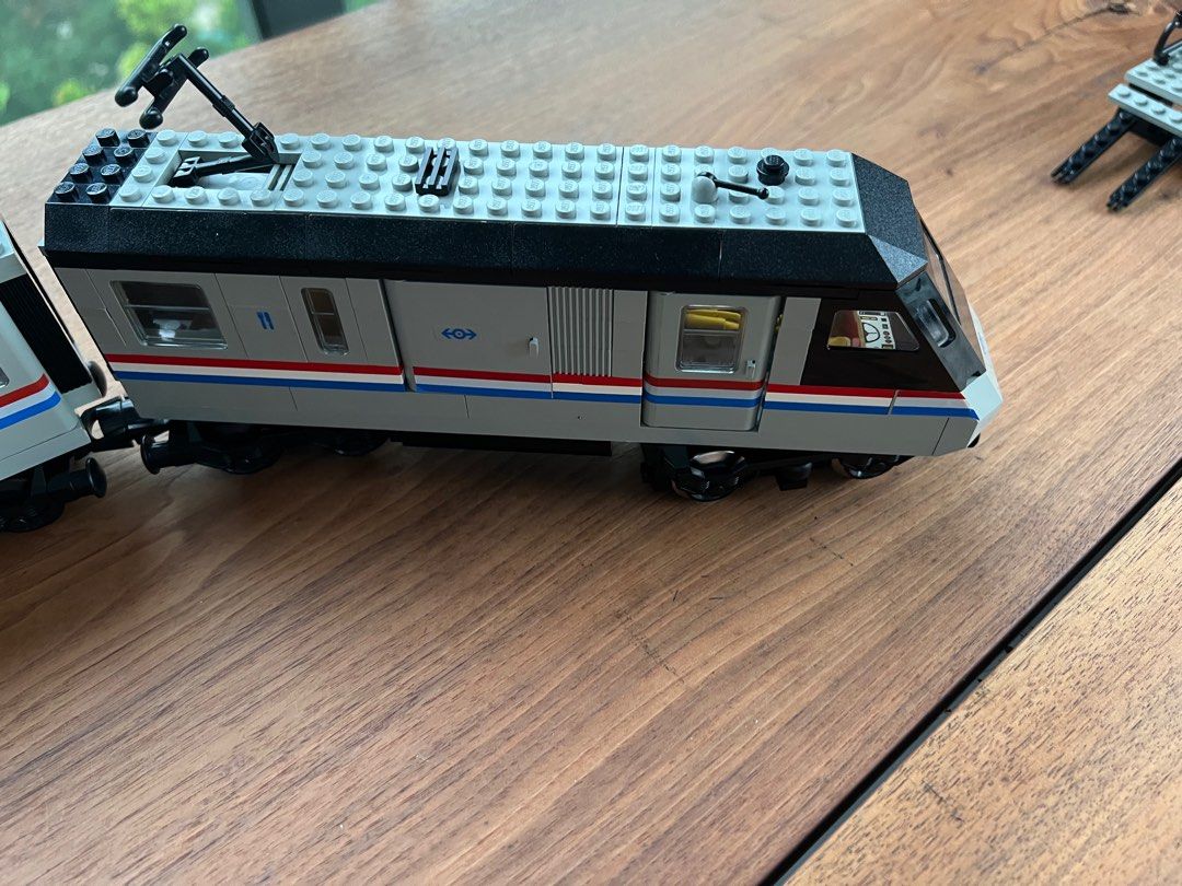 Lego MetroLiner 10001 9v Train Metro Liner, Hobbies & Toys, Toys