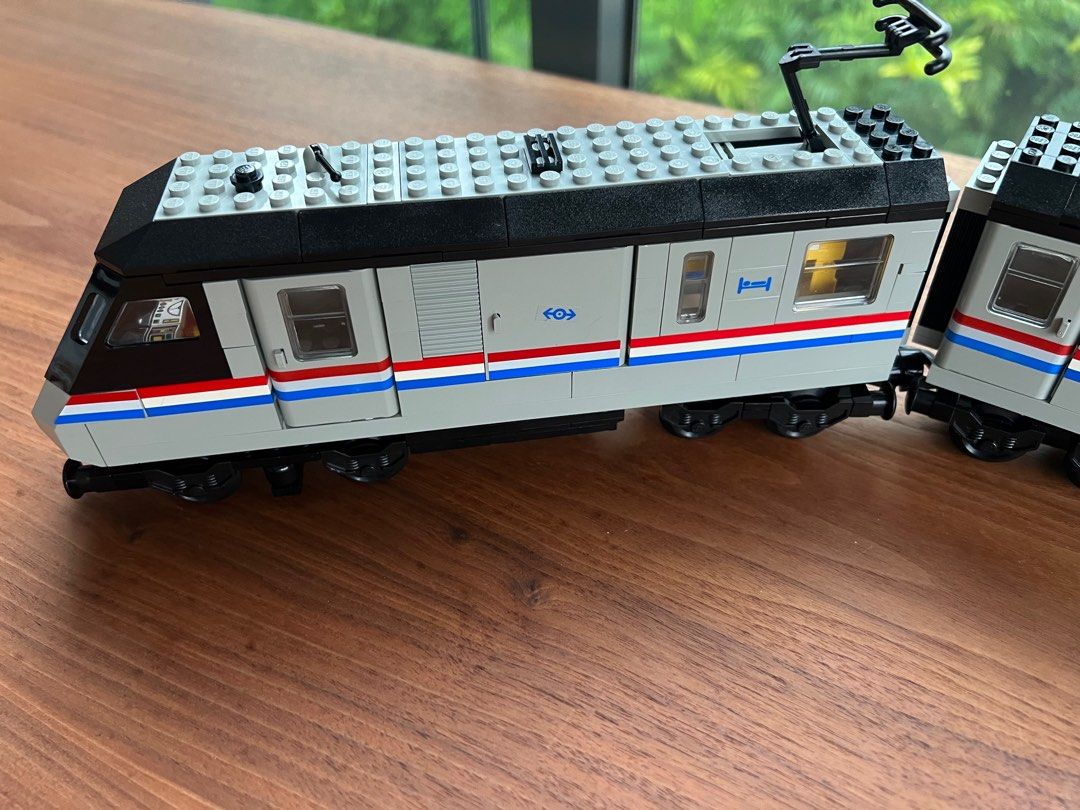 Lego MetroLiner 10001 9v Train Metro Liner, Hobbies & Toys, Toys