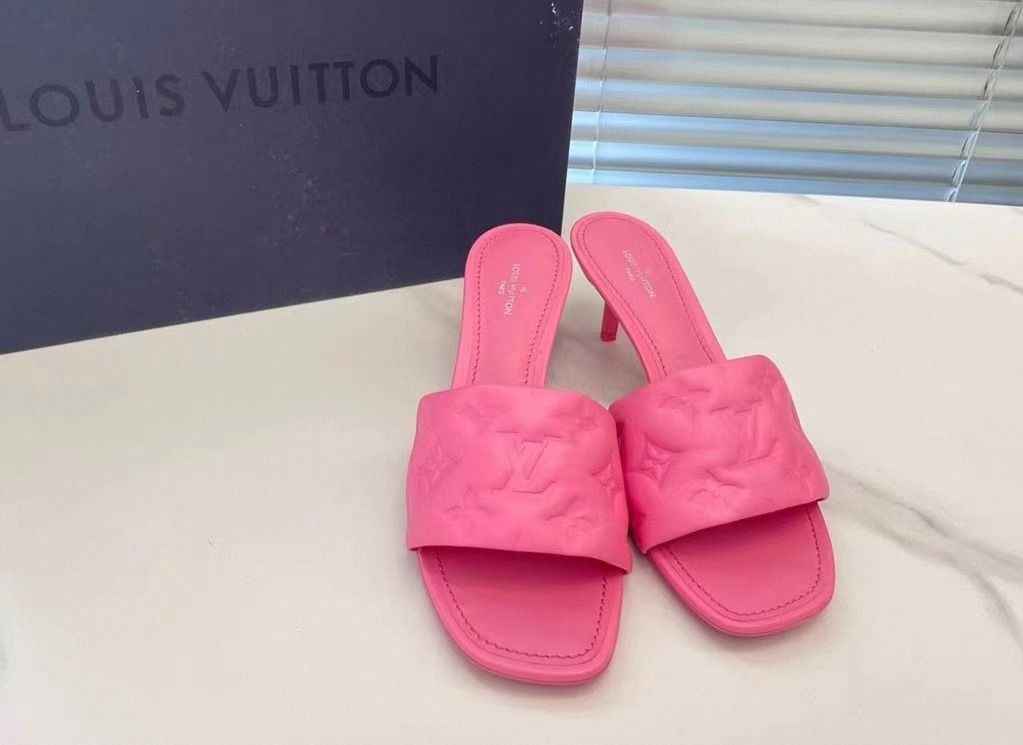 Louis Vuitton women's slippers size：37, Women's Fashion, Footwear, Sandals  on Carousell