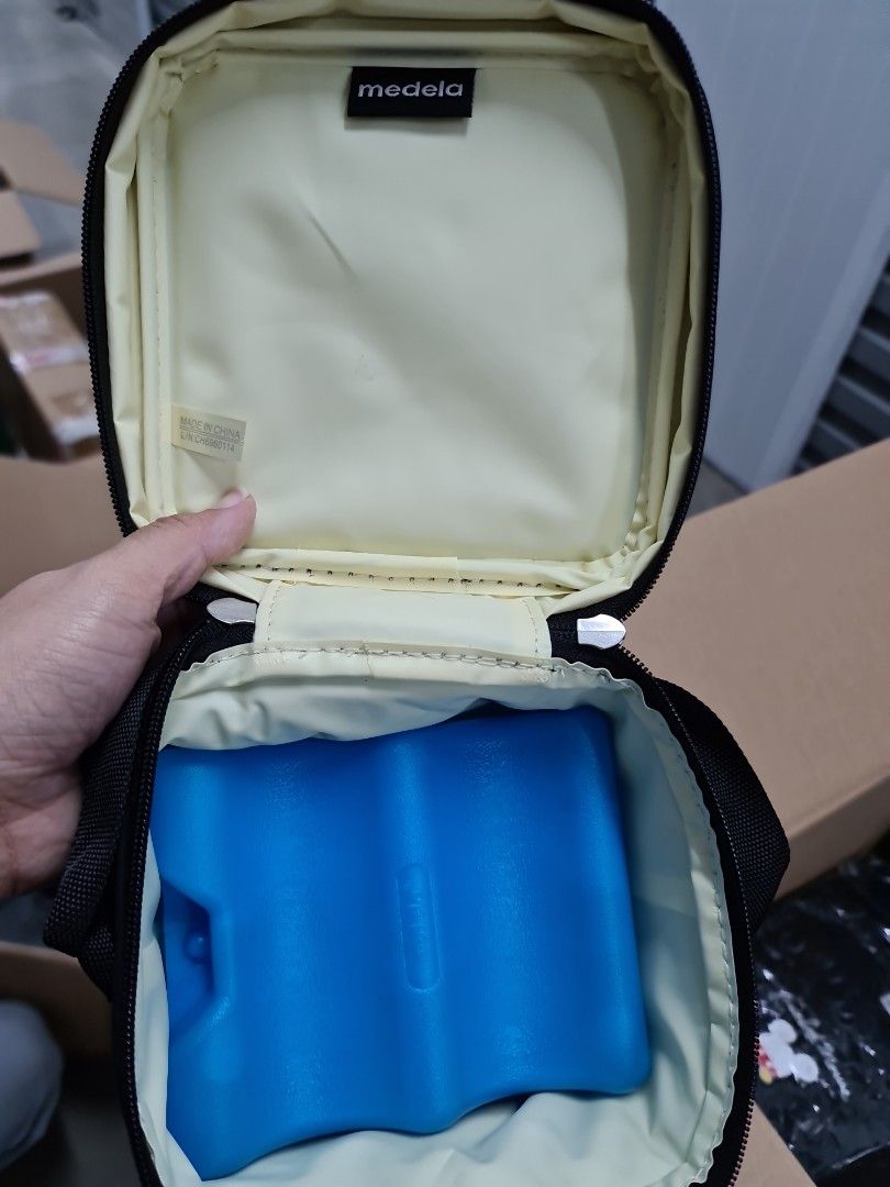 Medela insulated shop cooler bag