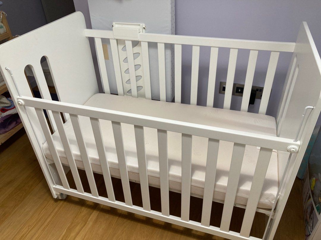 Micuna Baby Cot + Micuna Diaper Changing Board, Babies & Kids, Baby