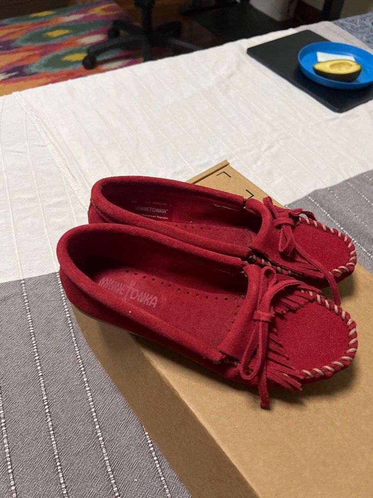 Red sales minnetonka moccasins