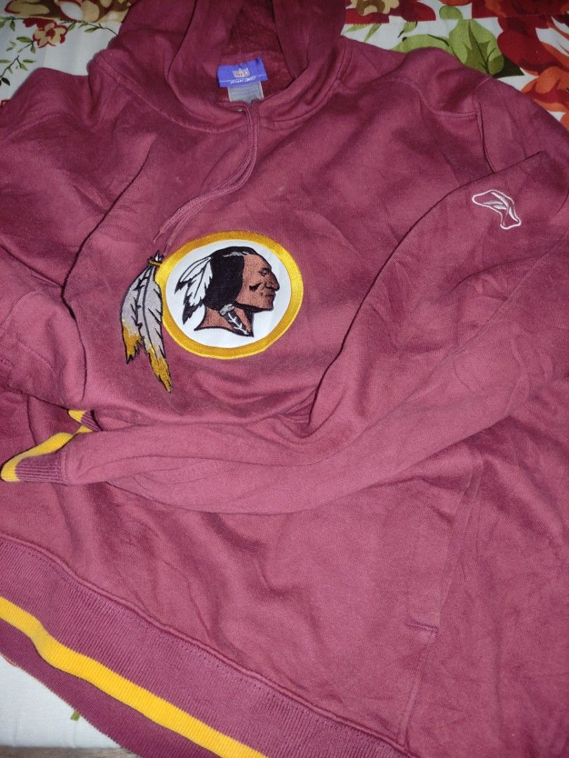 NFL Redskins | Reebok - Embroidered Logo (Category: Coats, Jackets and Outerwear) located in Quezon City. Submitted by timo12 (Listing ID 1242941066, Image 3). Description: Hoodie ng mga tisoy Location - Quezon Ave./Kamuning, QC.