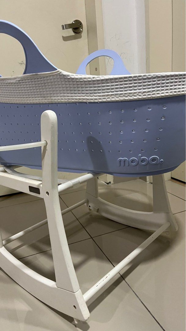 Moba moses basket and stand top
