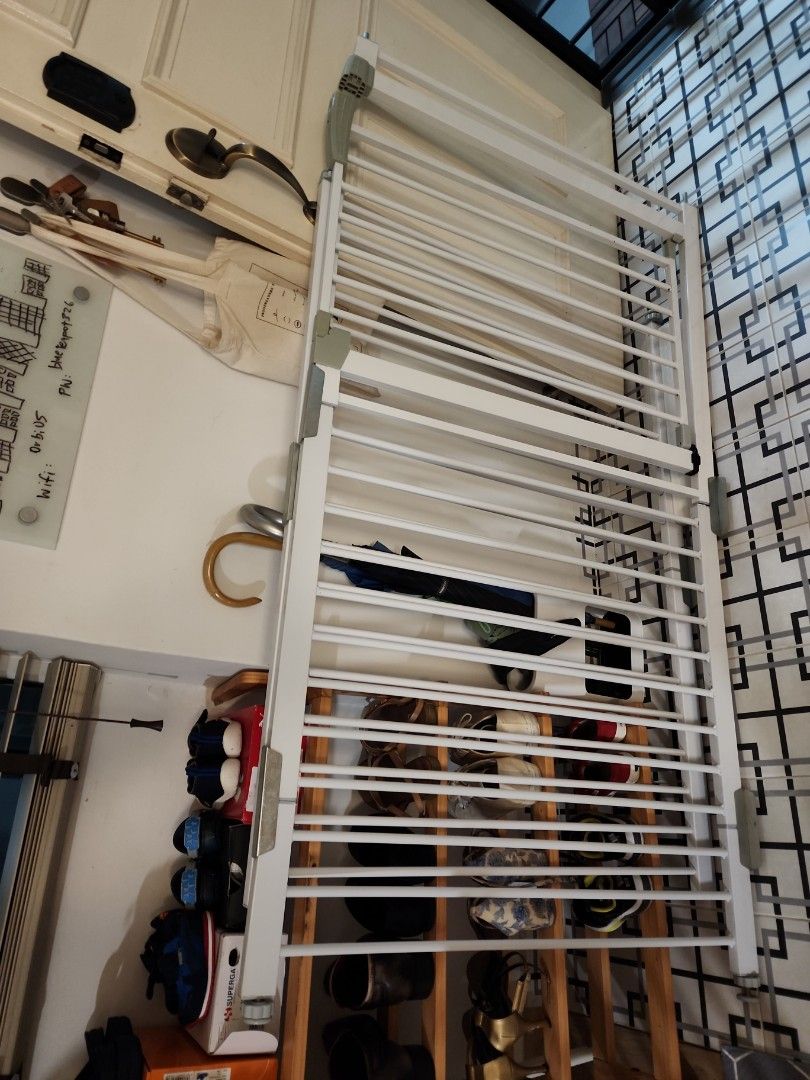 Modular Fencing (can stretch across entire HDB room), Pet Supplies