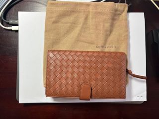 Authentic Gucci Bee Long Wallet, Women's Fashion, Bags & Wallets, Wallets &  Card Holders on Carousell