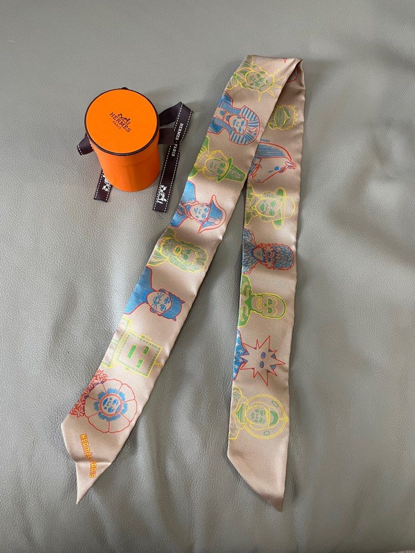 NEW Hermes Twilly （分類：飾物及配件）位於 Hong Kong。 由 jakey_bling 提交（商品編號 1242919420，圖片 2）。簡介： Brand New With receipt copy By SF ONLY。