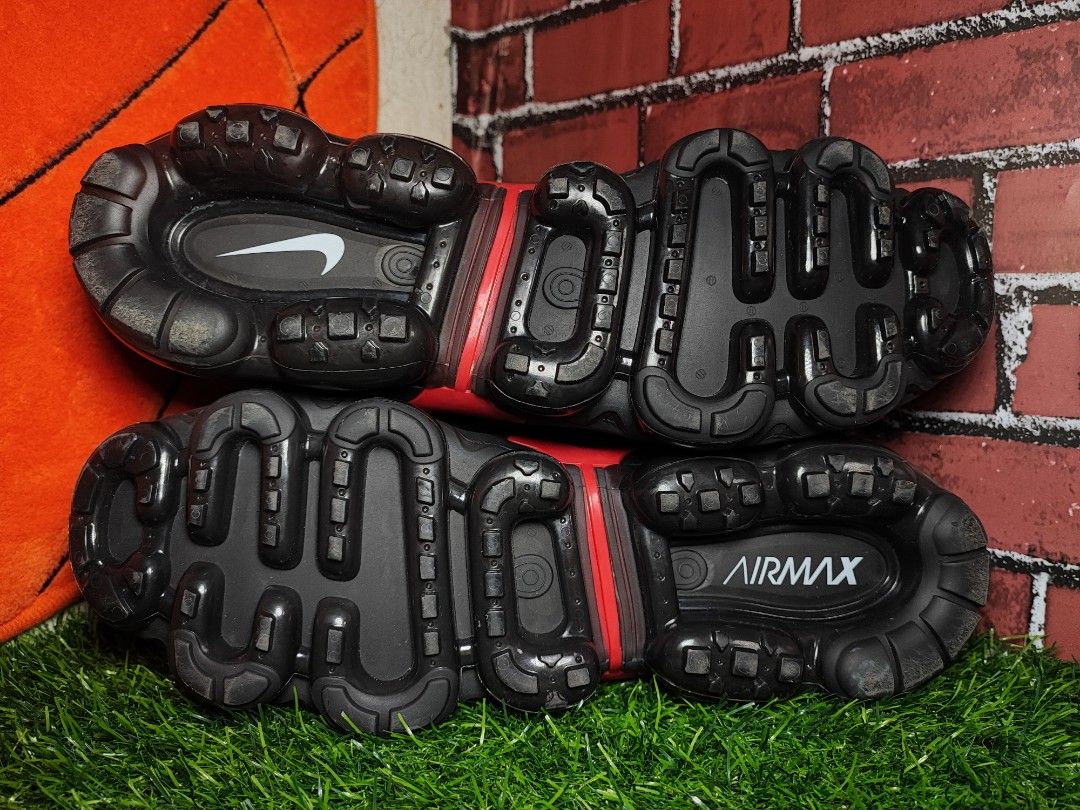 Nike air vapormax plus black and red outlet