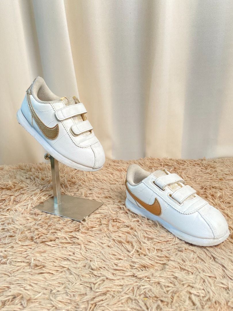 Nike cortez with gold swoosh new arrivals