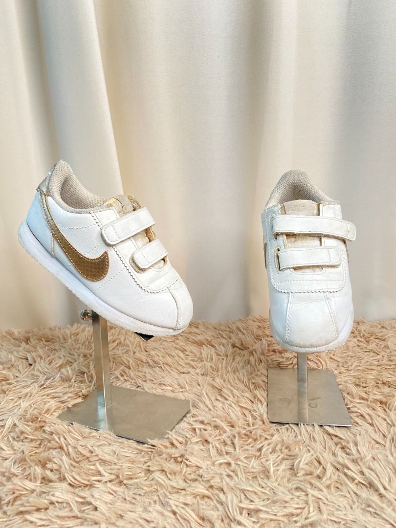 Nike cortez outlet gold swoosh
