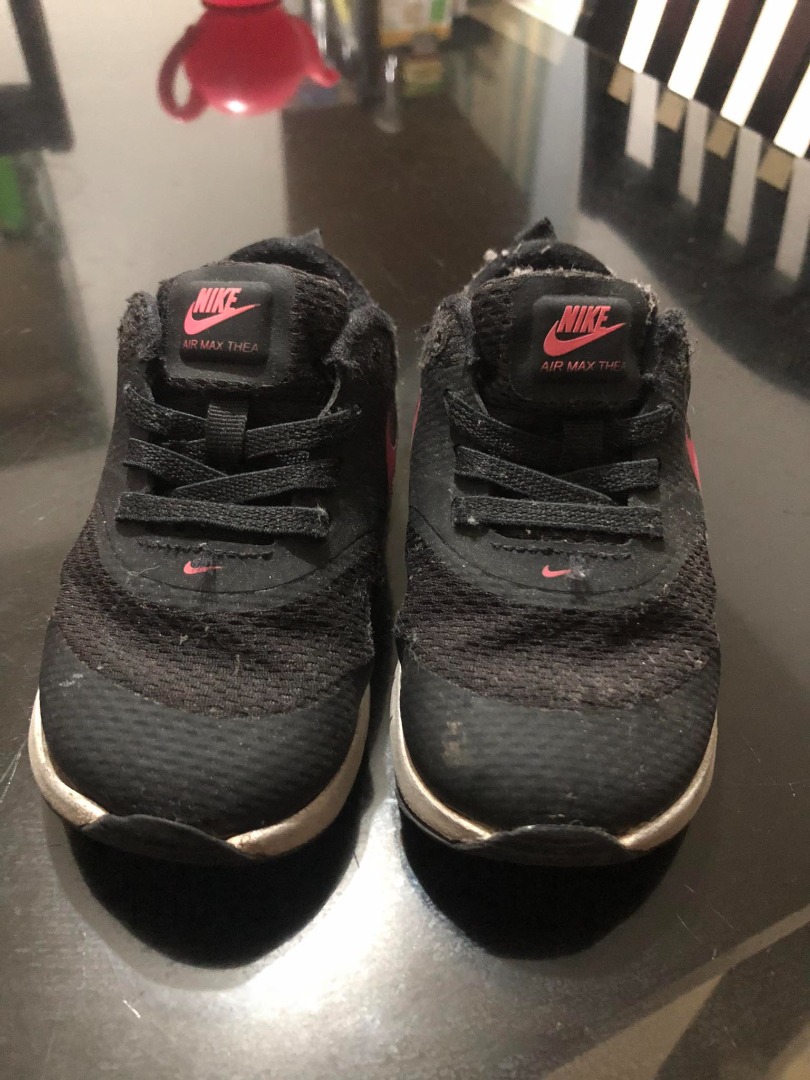 white nike shoes kids