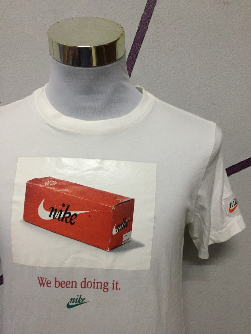 Nike t shirt box logo on sale