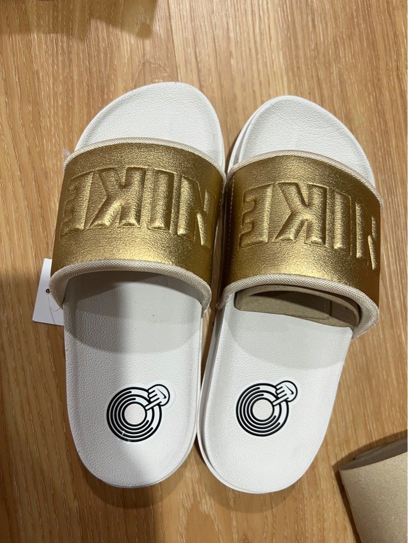 Gold nike hotsell slides womens