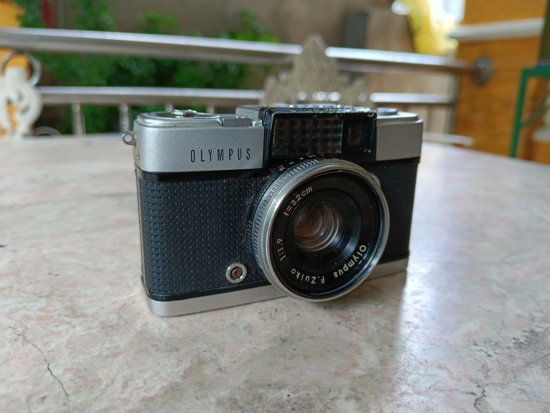 Olympus Pen-D Film Camera (Category: Cameras) located in San Rafael. Submitted by edgardomabalot53 (Listing ID 1242968278, Image 3). Description: Olympus Pen-D Ventage film Camera AS IS NO TEST ( AS IS Condition, Need to repair, for Parts or Display, Collection Purposes Only) With Lens MOP: Gcash or Bpi MOD: LBC.