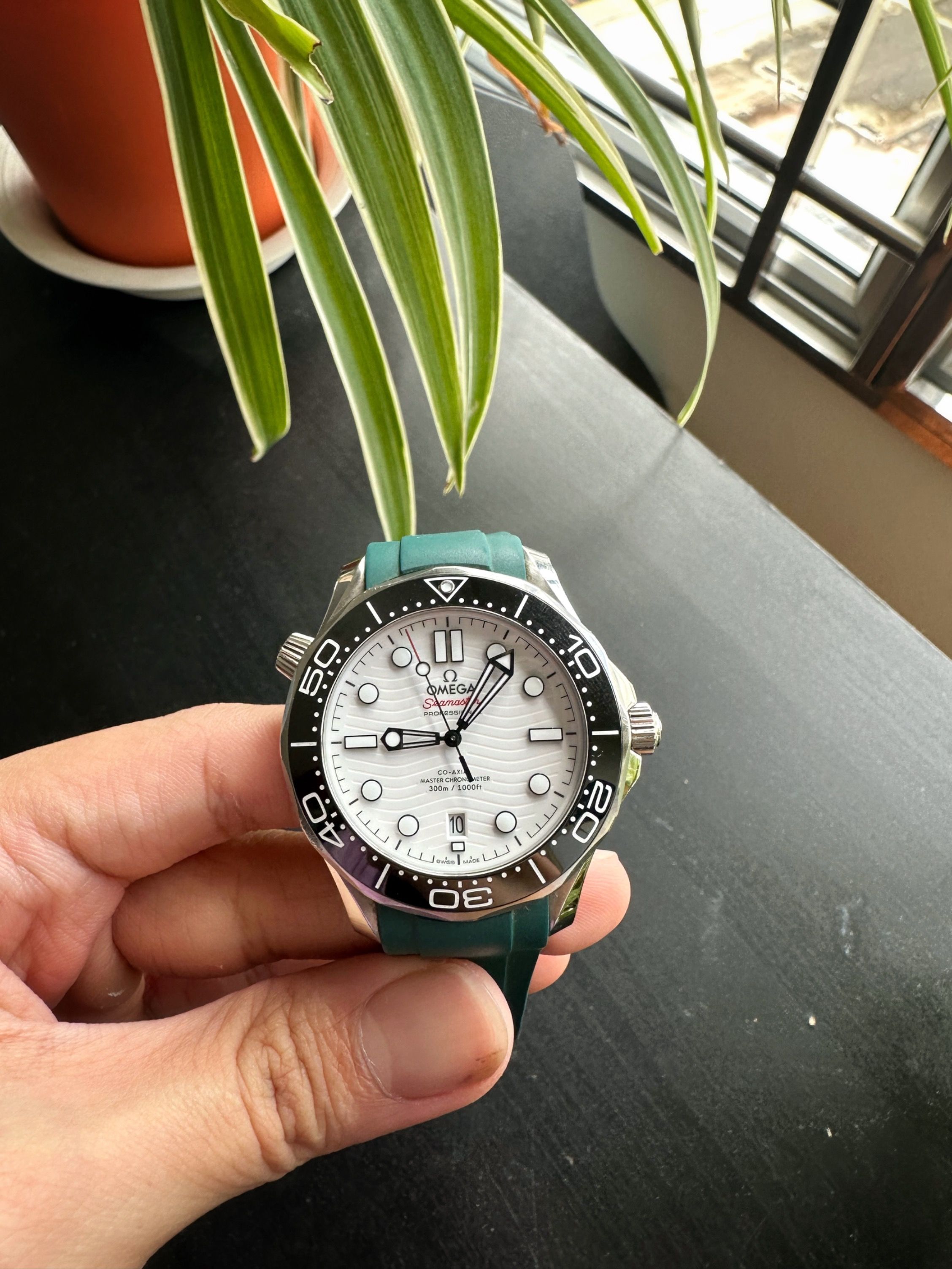 Omega seamaster 300 white dial 2025 rubber