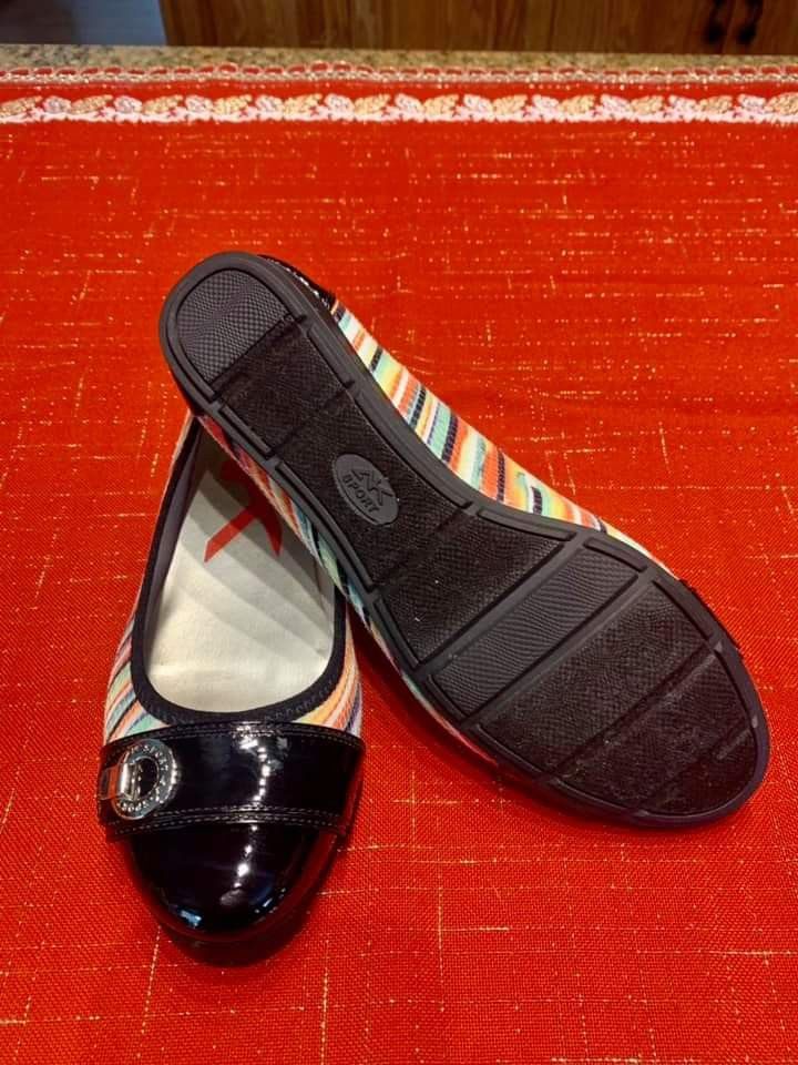 Anne klein black flats hotsell