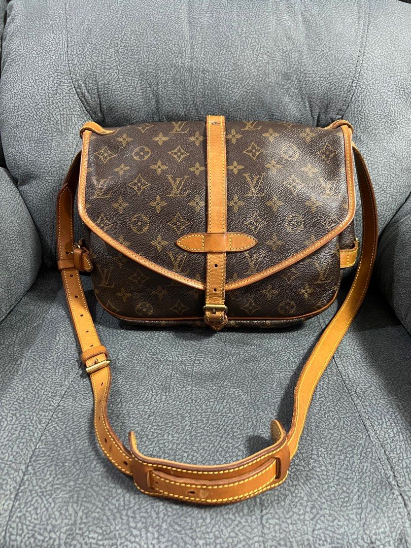 Real vs Fake LV Saumur Slingbag Comparison 