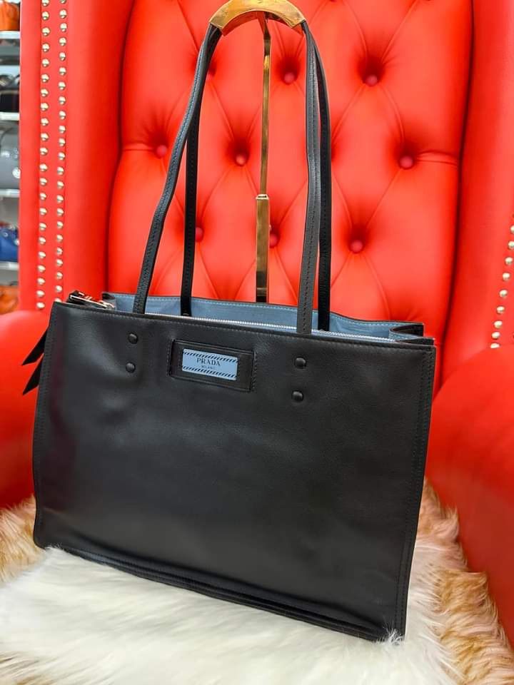 Prada etiquette tote 2025 bag