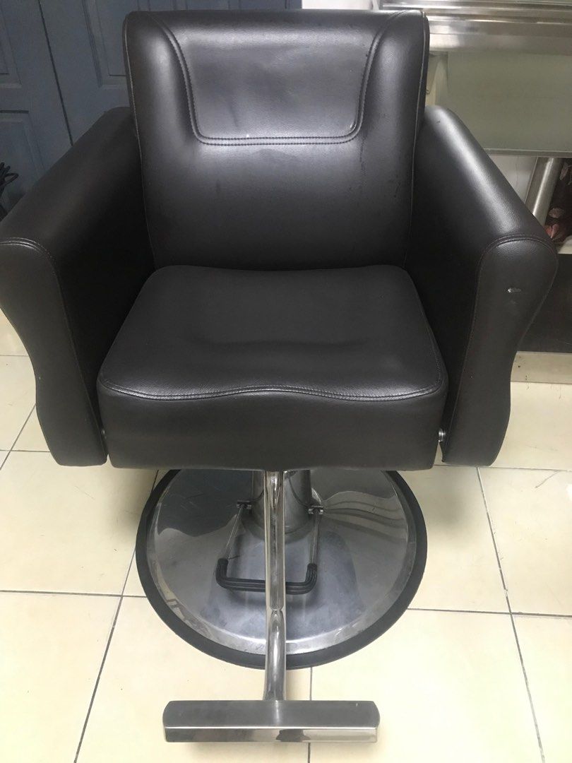 Saloon best sale chair olx