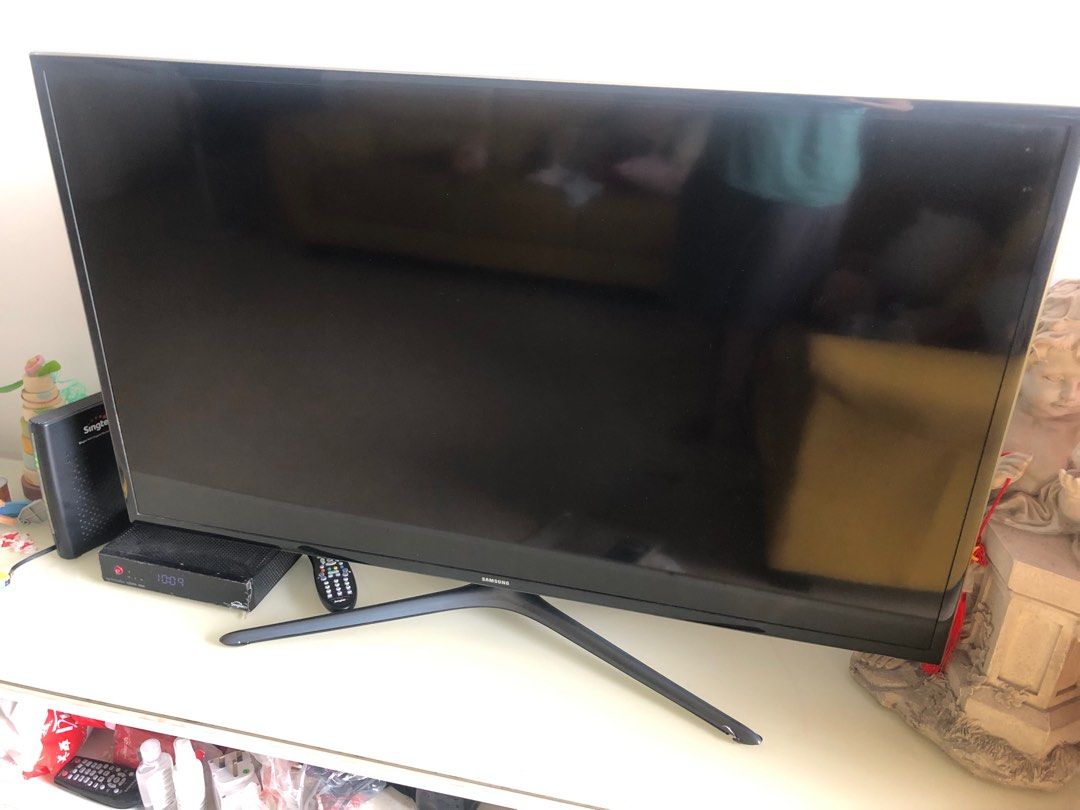 Samsung smart tv 42 inches, TV & Home Appliances, TV & Entertainment