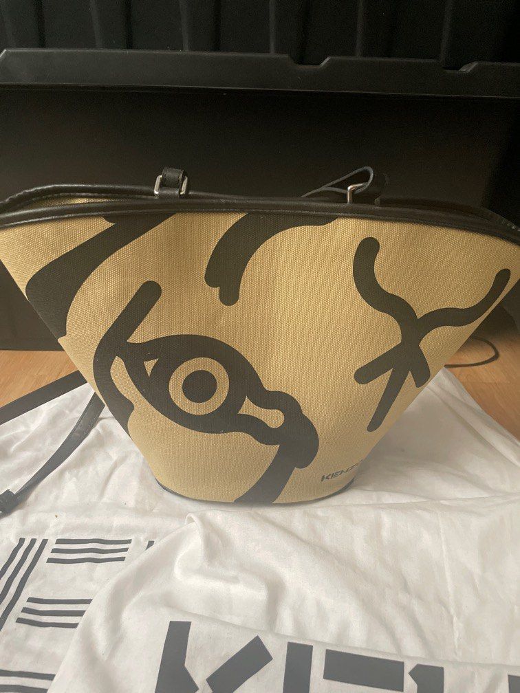 SELLING LOW KENZO MINI TOTE BAG (Category: Luxury Bags & Wallets) located in Marilao. Submitted by 8133girly (Listing ID 1242916550, Image 3). Description: Selling low because of the flaws but bought this for 13k and was only used once or twice. Comes with dust bag and reattachable shoulder strap .