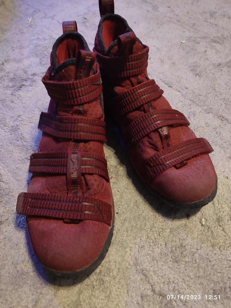 LeBron Soldier 11 SFG Burgundy size 12 Girls shoes