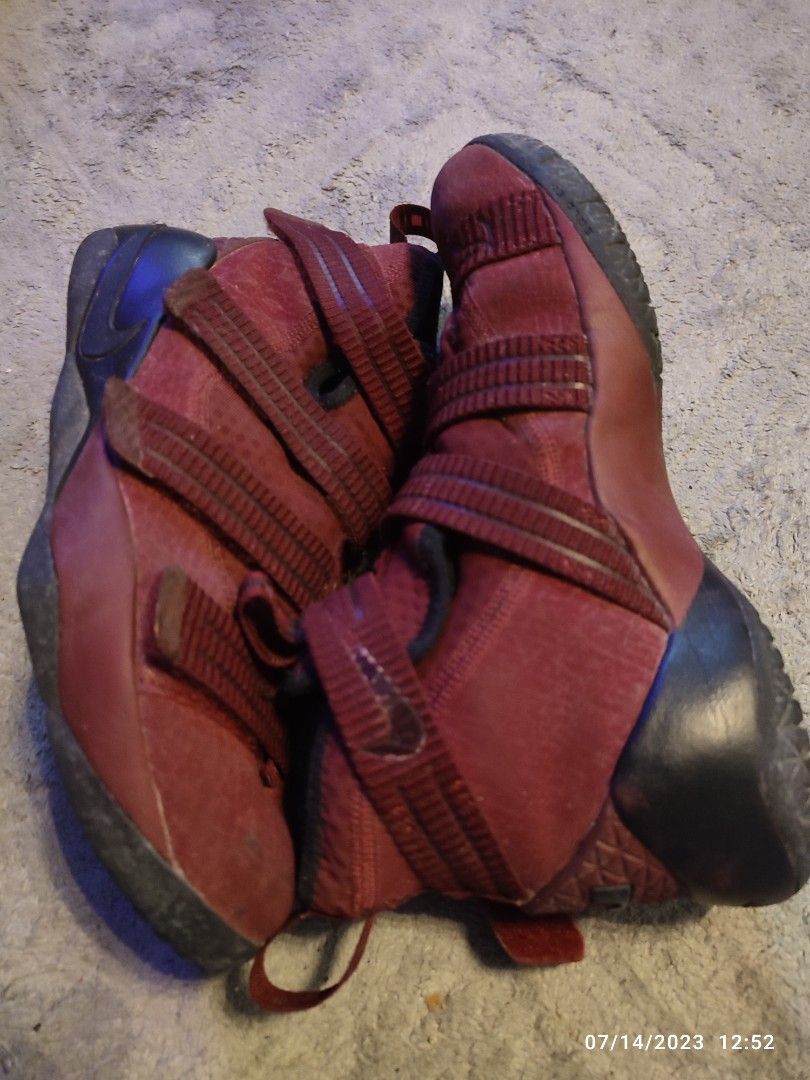 Burgundy lebron deals soldier 11