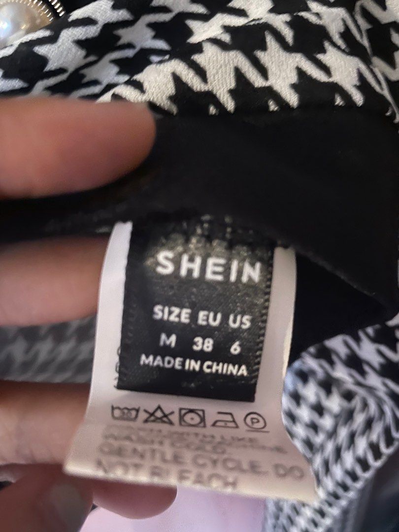 Shein Cropped Long Sleeves Houndstooth Top (Category: Blouses) located in Binan City. Submitted by rdeclutter (Listing ID 1243007683, Image 2). Description: .