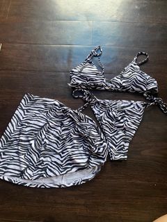 (Category: ) located in . Submitted by weekendwardrobe (Listing ID 1242923204, Image 1). Description: .