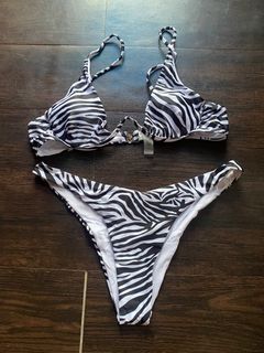 (Category: ) located in . Submitted by weekendwardrobe (Listing ID 1242921940, Image 1). Description: .