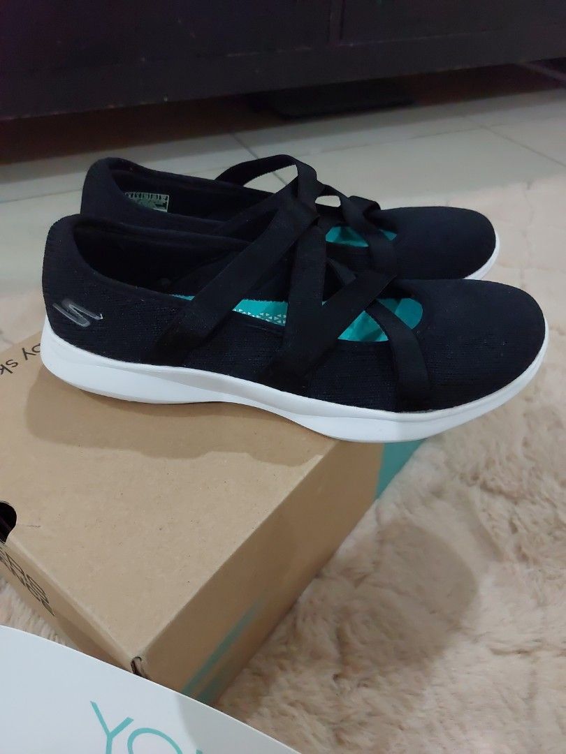 You serene top skechers
