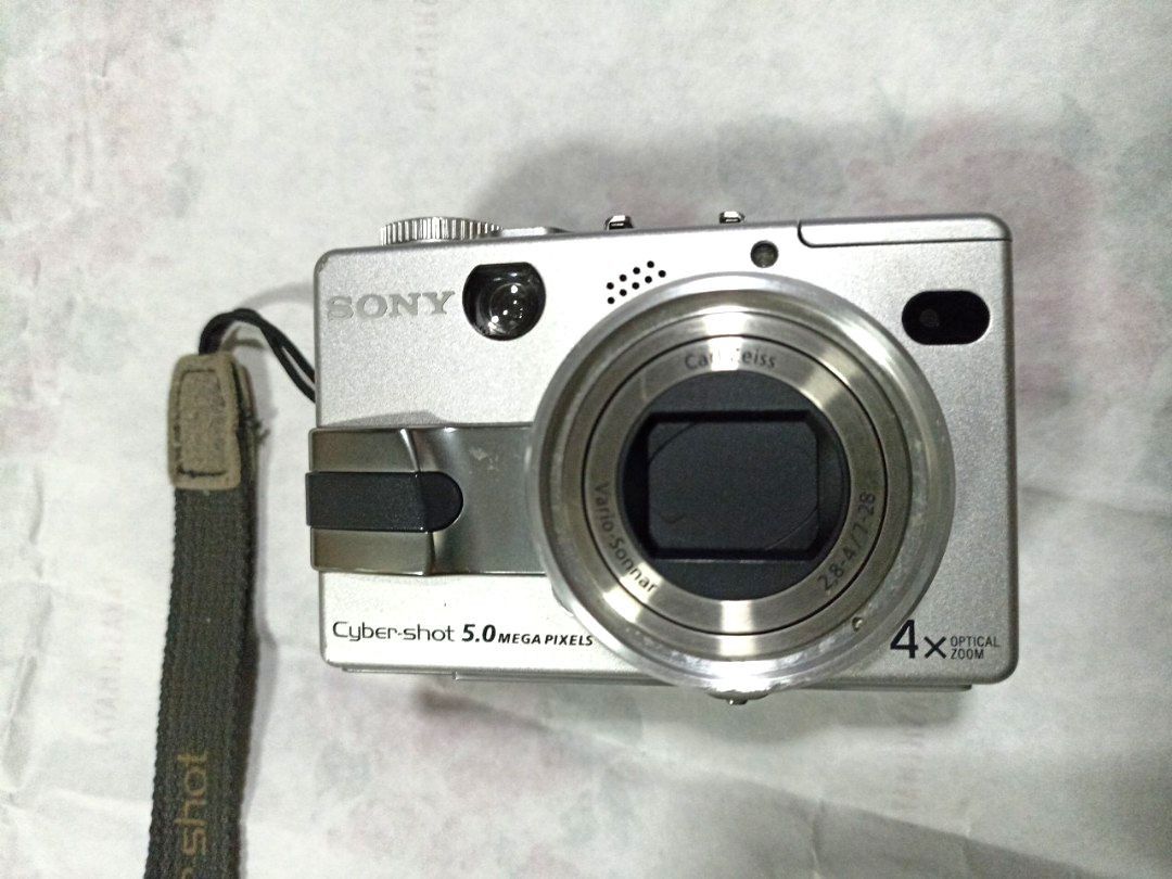 Sony Cybershot Digital Camera V1 Carl Zeiss Lens Nightshot, Photography, Cameras on Carousell