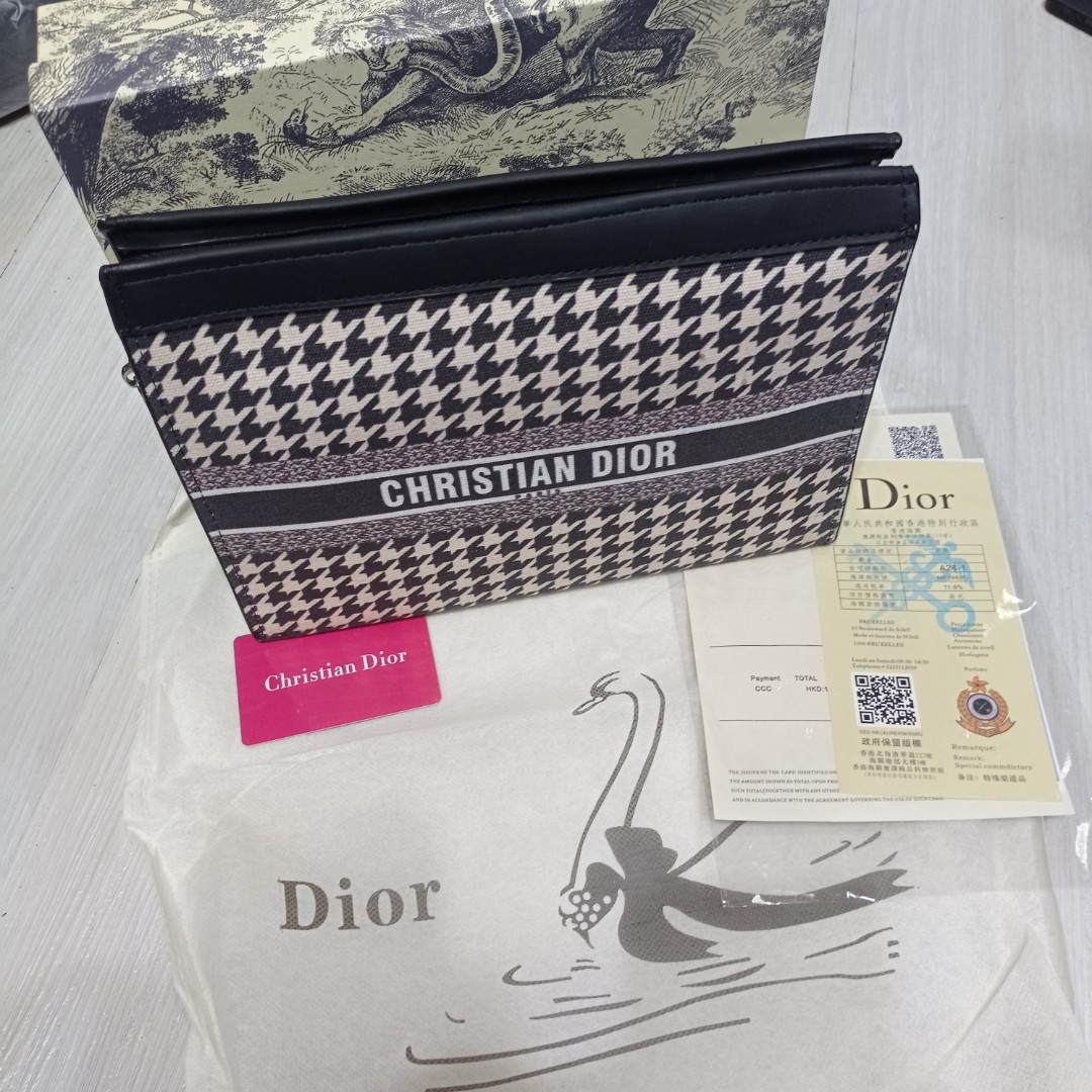 Dior Cigarette Case, Barang Mewah, Tas & Dompet di Carousell