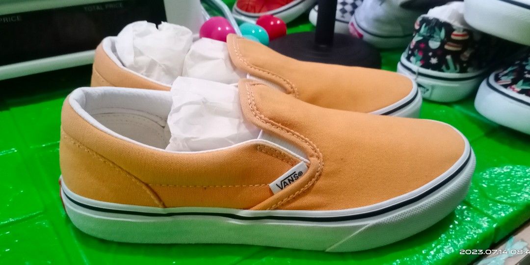 Mustard slip outlet on vans
