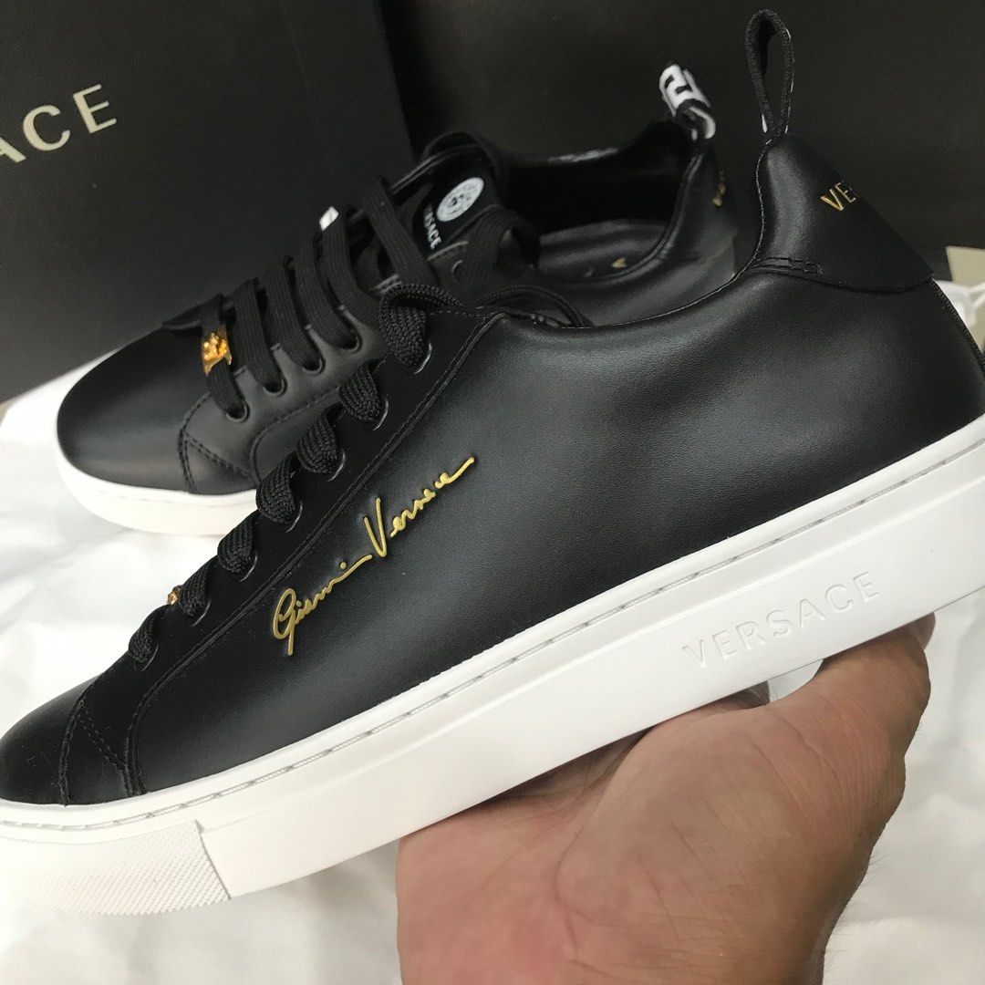 Versace Sneakers sz 40,5, Fesyen Pria, Sepatu Sneakers di Carousell