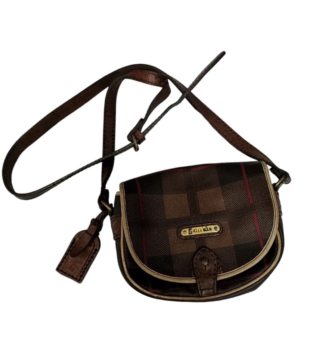 Giamax sling bag top