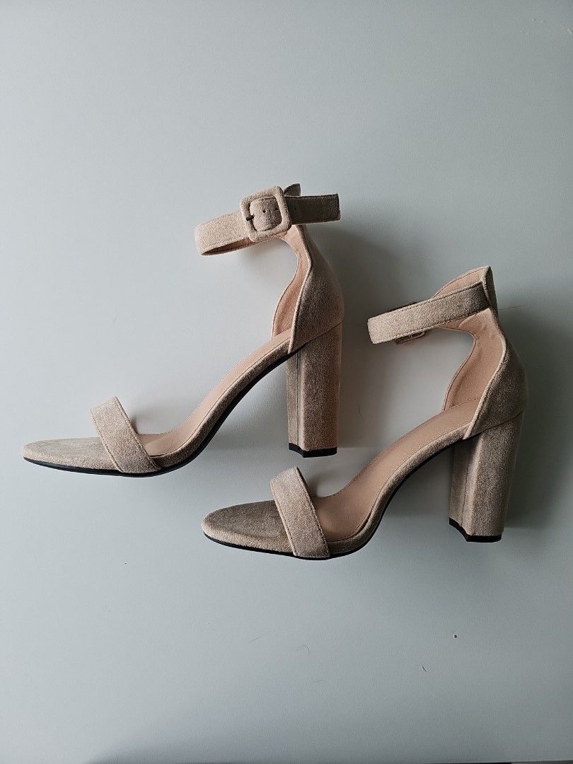 Elegant buckle discount strap sandals