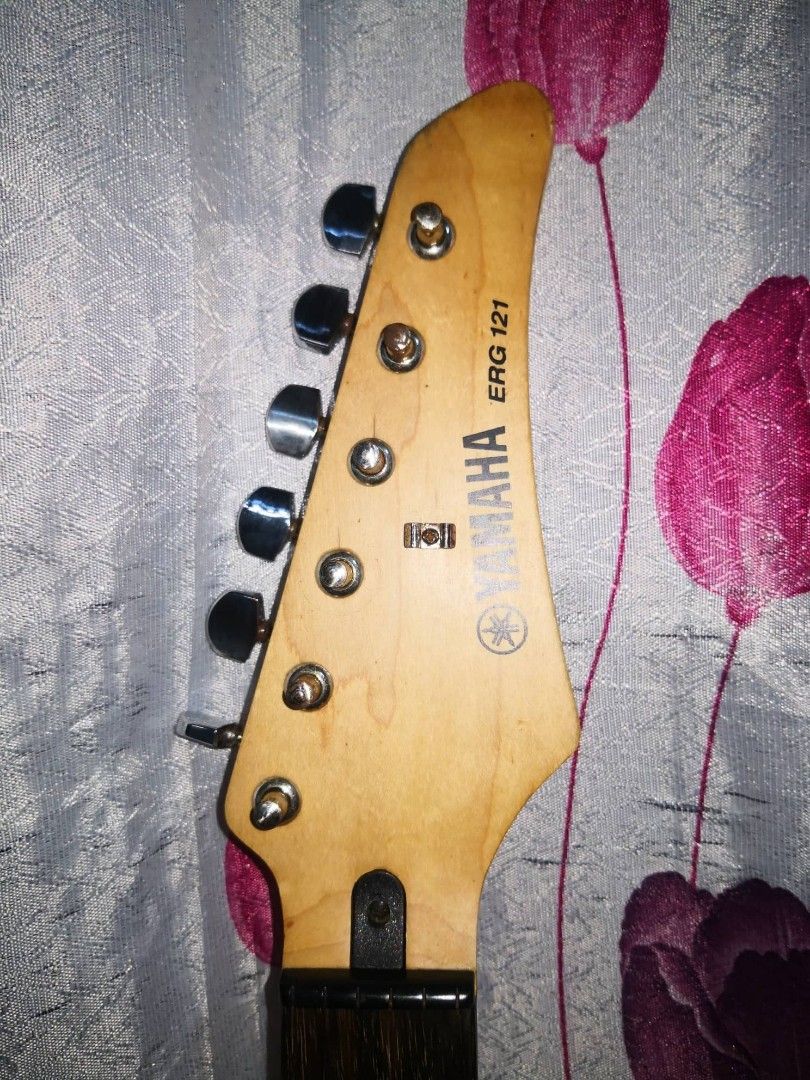 Yamaha Erg121, Hobbies & Toys, Music & Media, Musical Instruments on ...