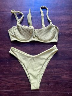 (Category: ) located in . Submitted by weekendwardrobe (Listing ID 1242924044, Image 1). Description: .