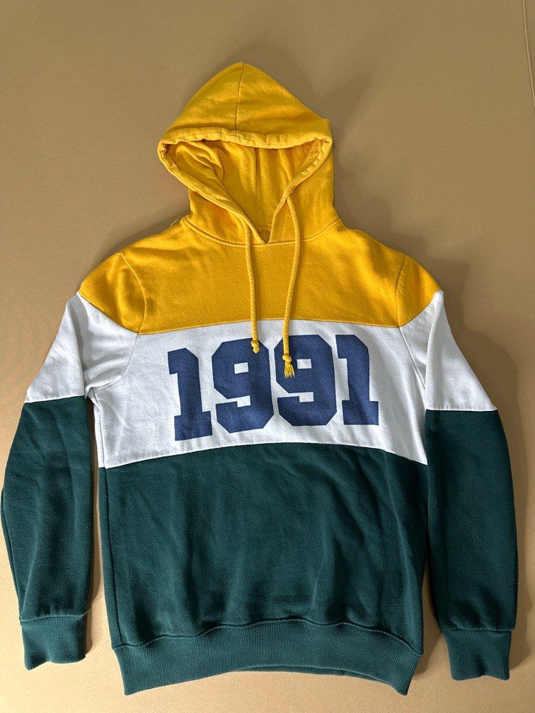 1991 pull and bear (Category: Hoodies) located in Quezon City. Submitted by jc_vargas (Listing ID 1243136381, Image 1). Description: .