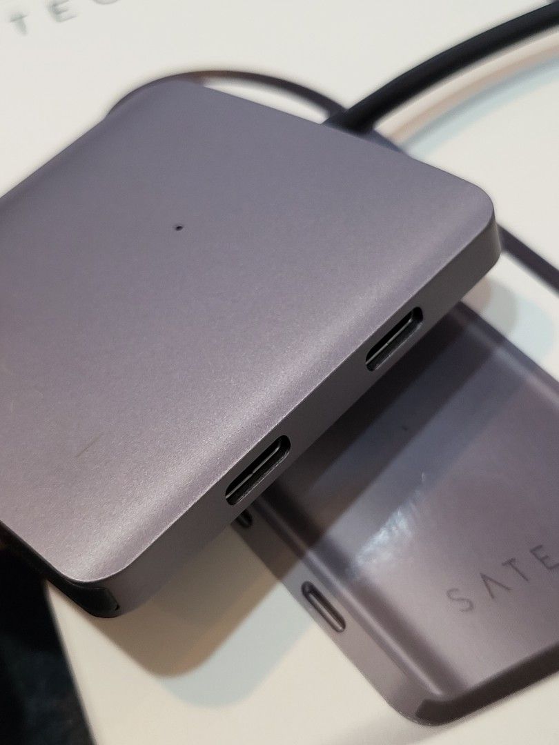 4 Ports USB-C Hub by Satechi (Category: Cables & Adaptors) located in Quezon City. Submitted by weswright (Listing ID 1243215635, Image 2). Description: Satechi ST-UC4PHM Highlights 4 x USB-C Ports 1 x USB-C Host Connector Up to 5 Gb/s Data Transfer Speeds Features Plug in your storage devices, flash drives, peripherals, and more with the 4-Port USB-C Hub from Satechi. This hub connects to your device's USB-C port via an integrated cable and prov