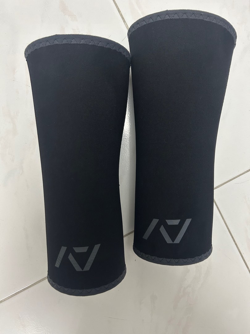 A7 Rigor Mortis Hourglass Knee Sleeves (size S), Sports Equipment, Other Sports Equipment and